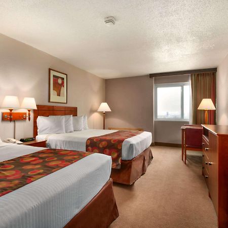 Hotel Ramada By Wyndham Bismarck Zewnętrze zdjęcie