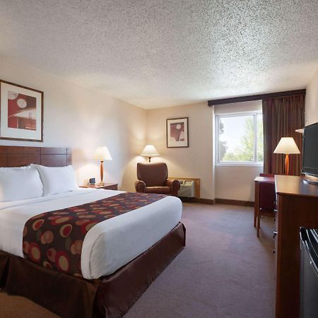 Hotel Ramada By Wyndham Bismarck Zewnętrze zdjęcie