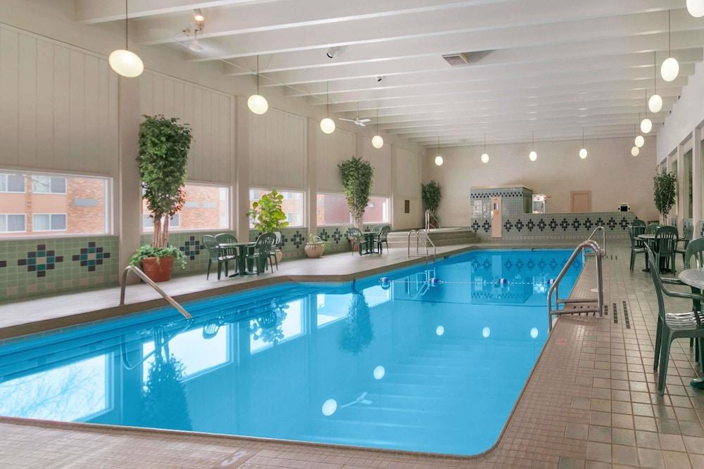 Hotel Ramada By Wyndham Bismarck Zewnętrze zdjęcie