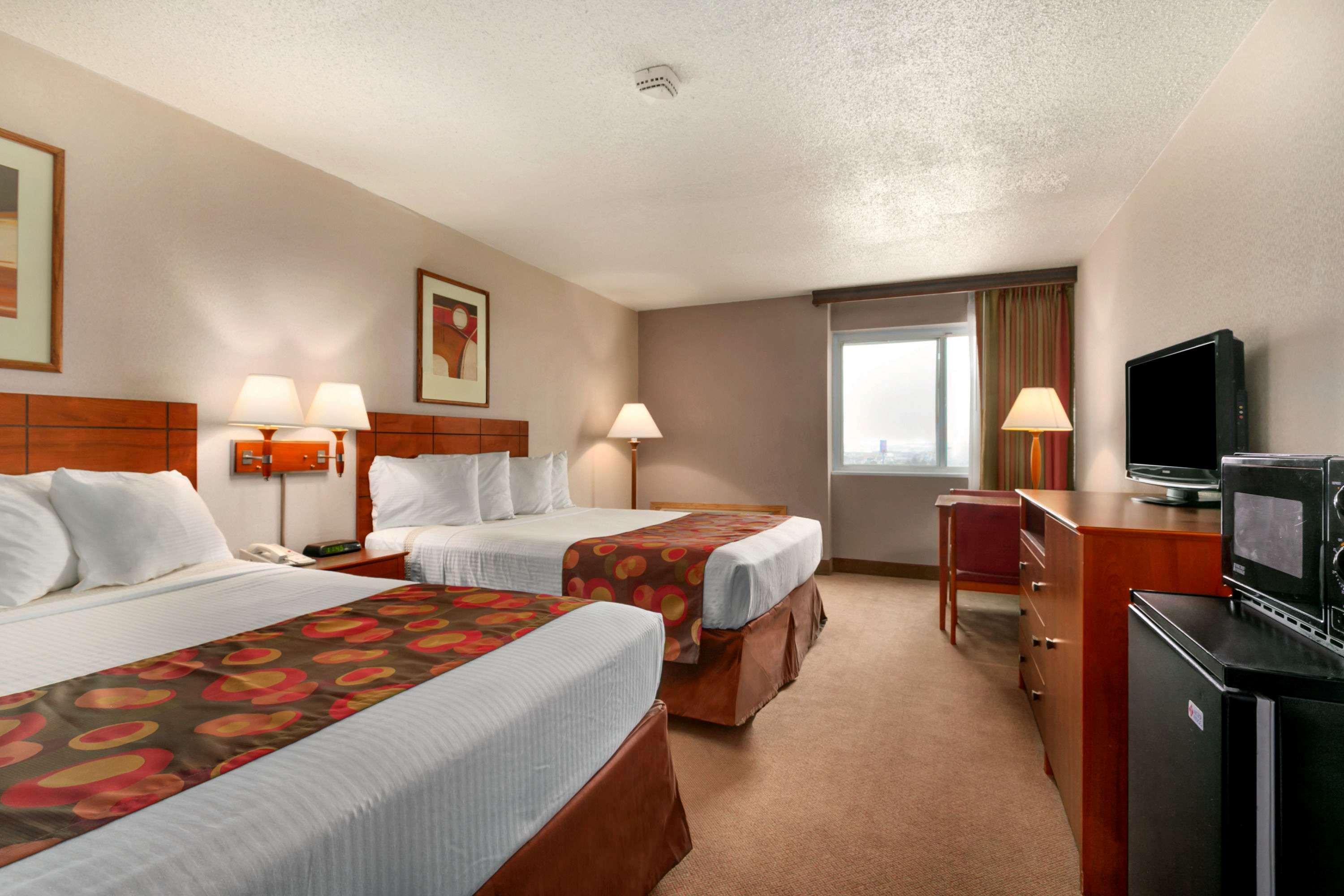 Hotel Ramada By Wyndham Bismarck Zewnętrze zdjęcie