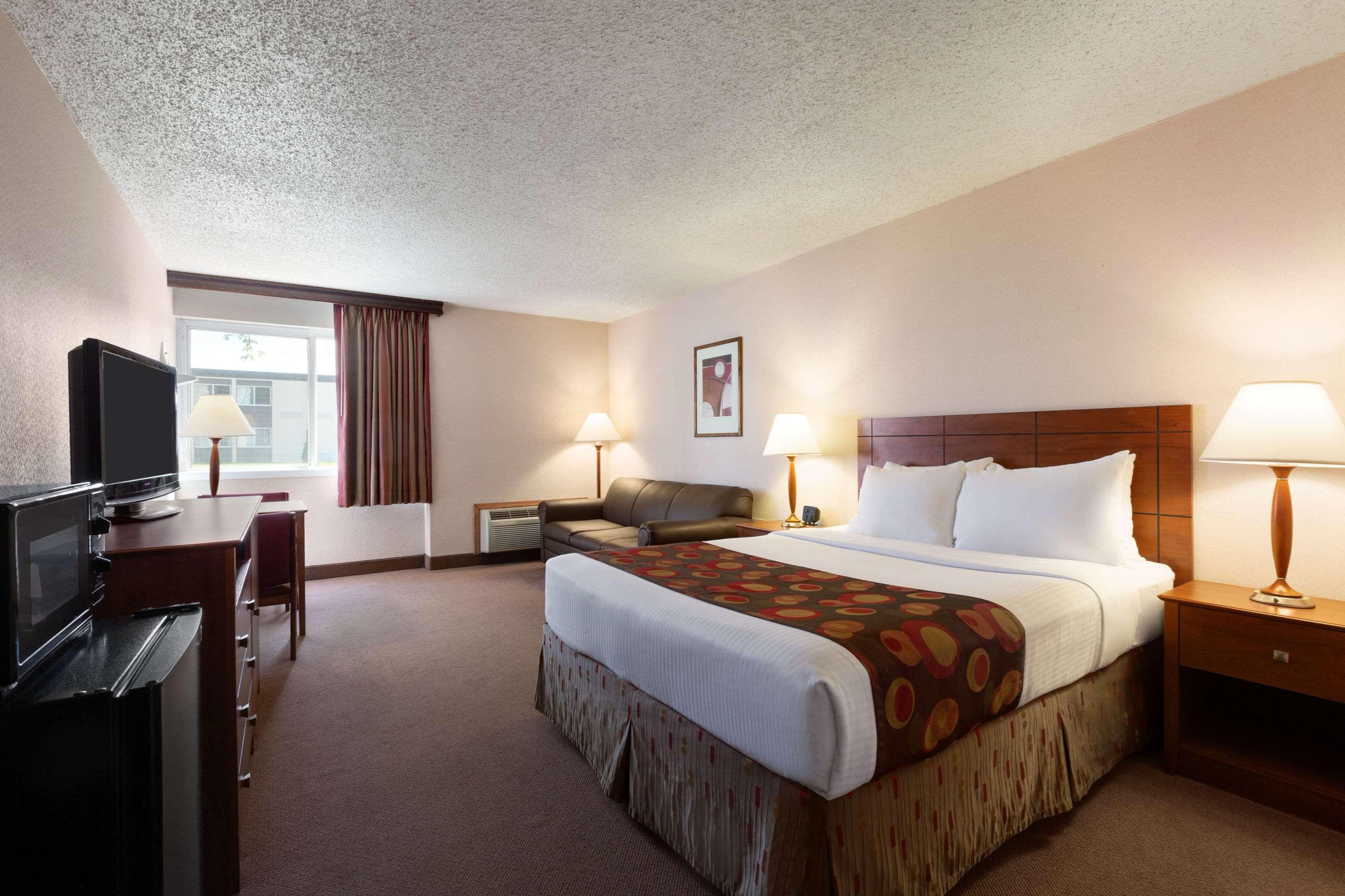 Hotel Ramada By Wyndham Bismarck Zewnętrze zdjęcie