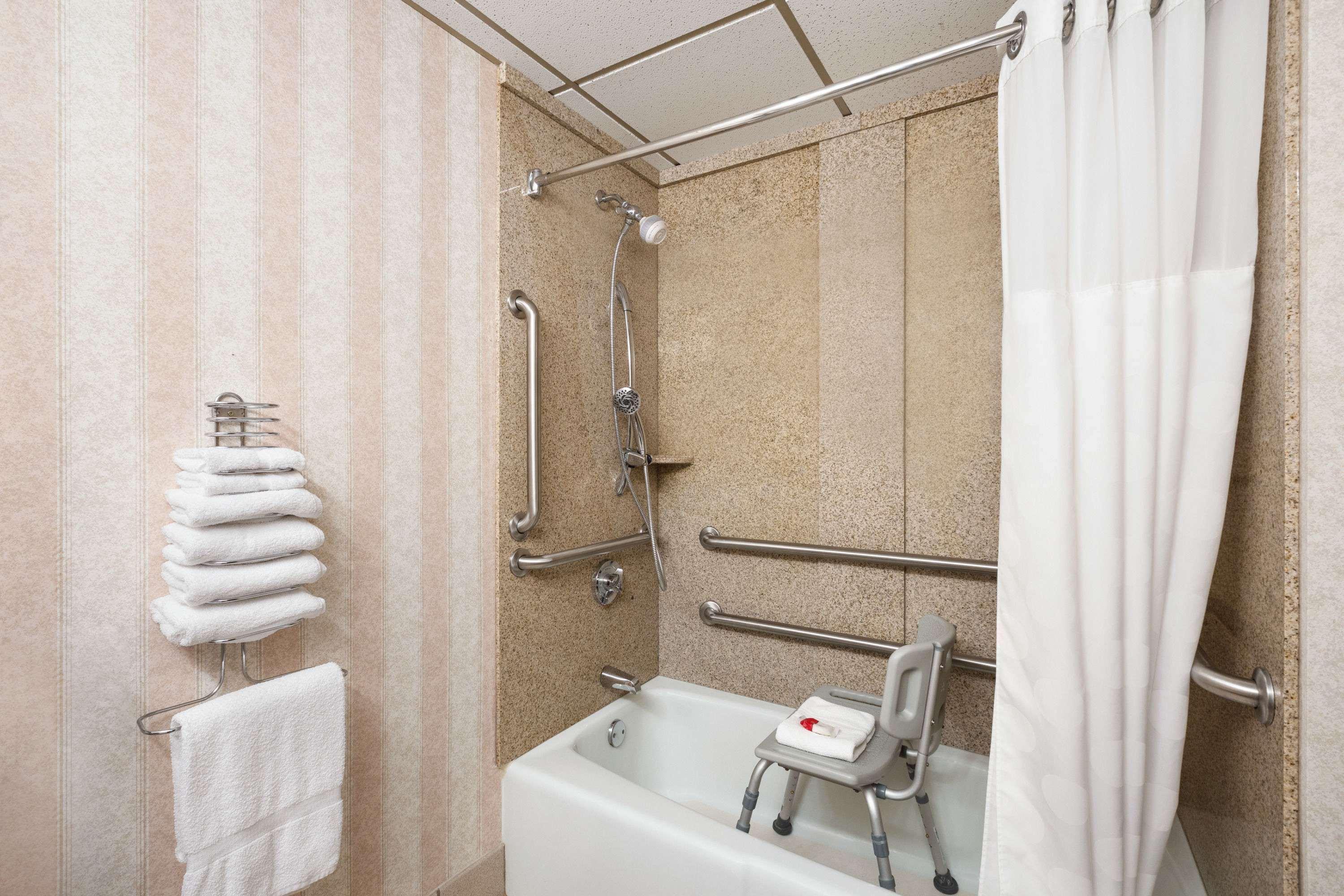 Hotel Ramada By Wyndham Bismarck Zewnętrze zdjęcie