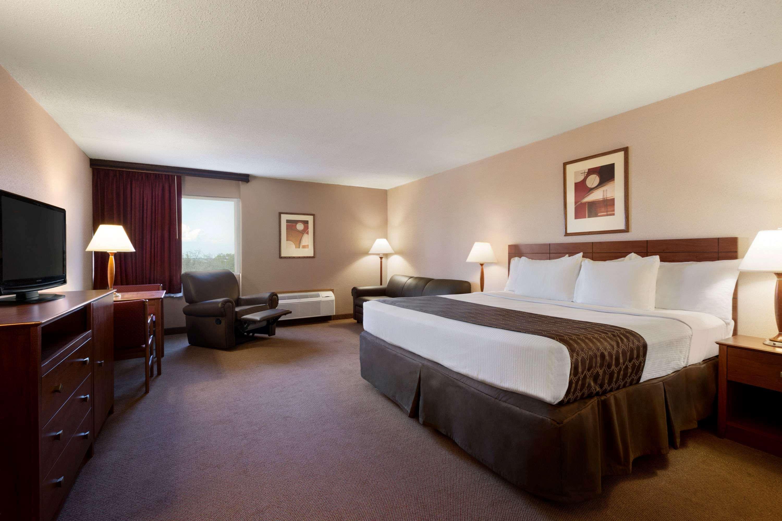 Hotel Ramada By Wyndham Bismarck Zewnętrze zdjęcie